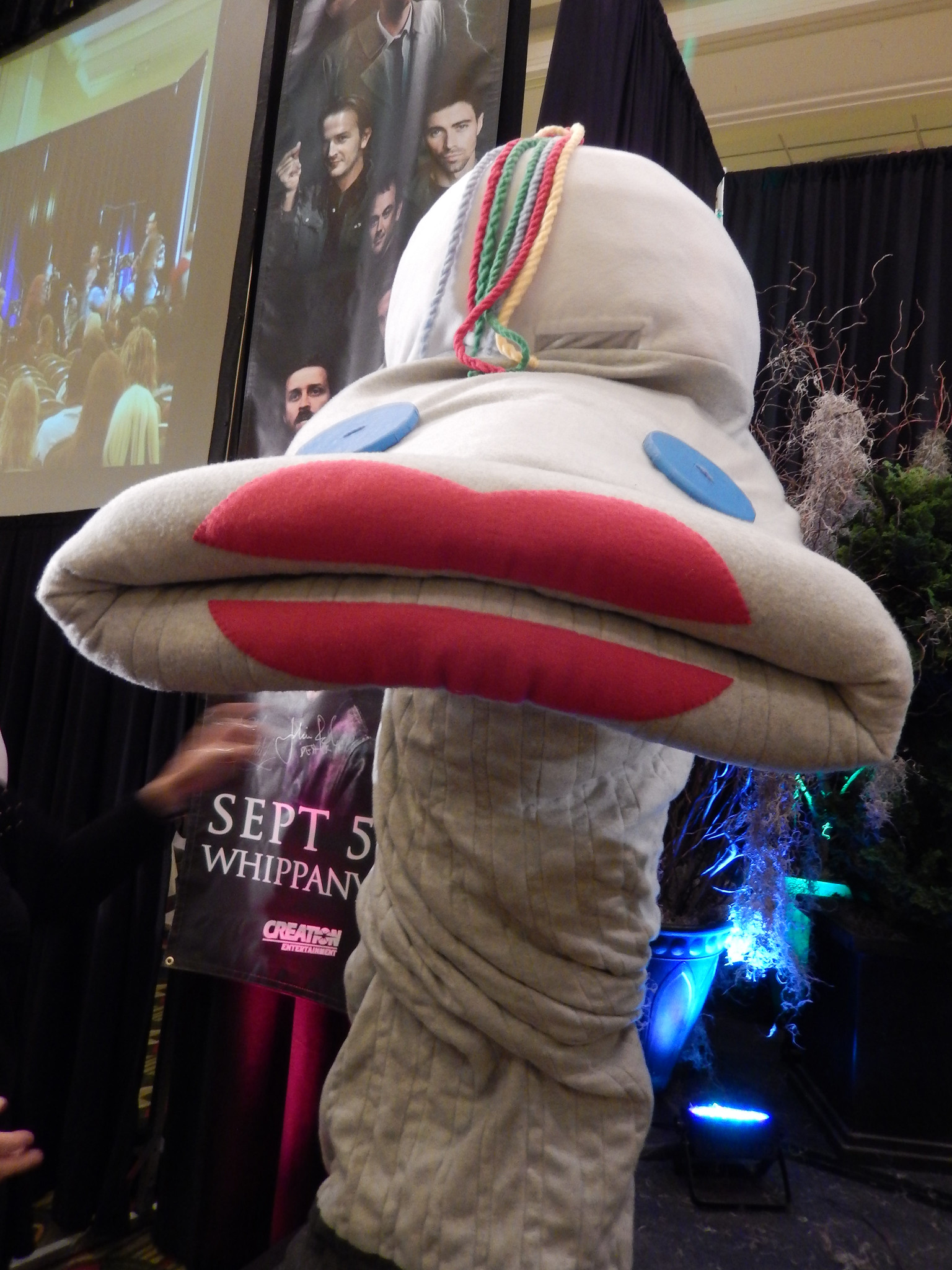 Cosplay of the Supernatural character Mr. Fizzles
