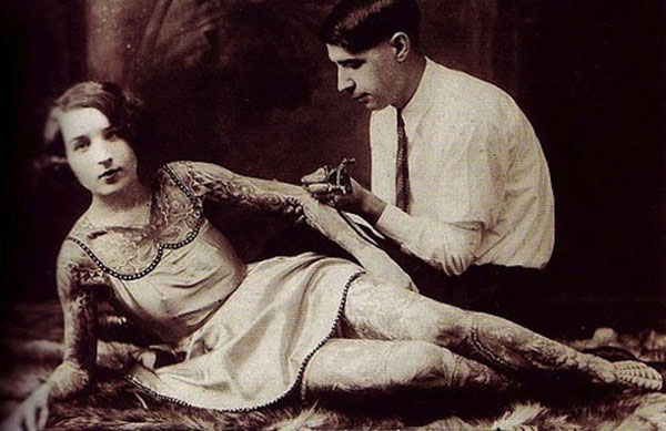  Lady in the 19th century getting tattooed