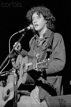 Arlo performing at Woodstock