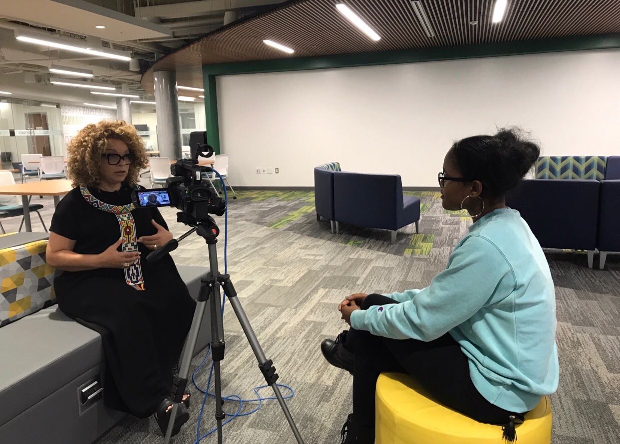 Jade interviewing Oscar recipient, Ruth Carter.