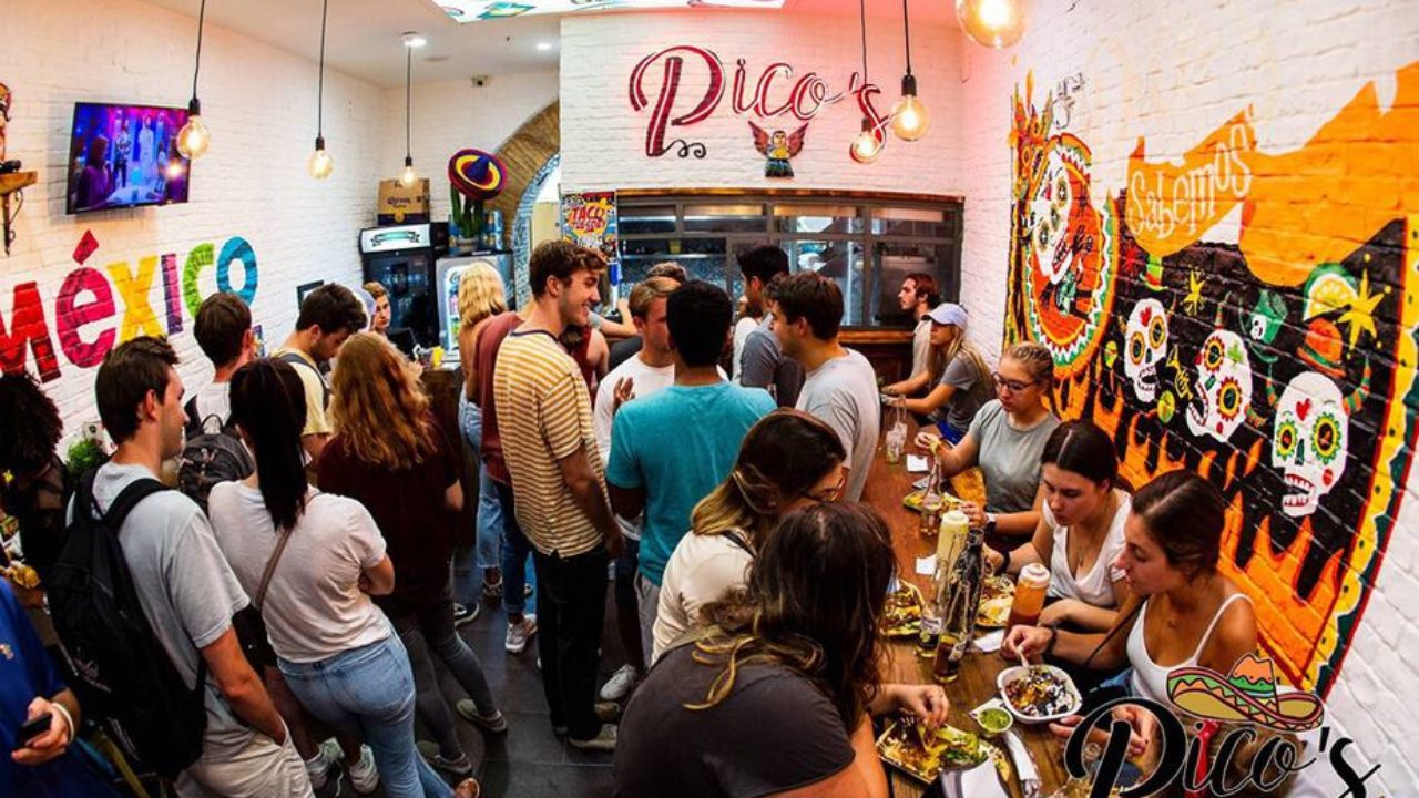 Image of Pico's taqueria with customers